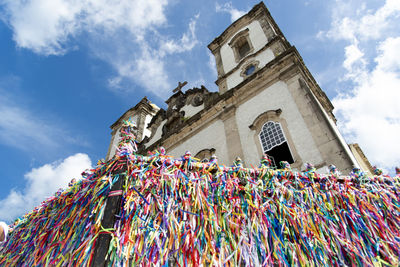 Faithful celebrate the last friday of the year at senhor do bonfim church.