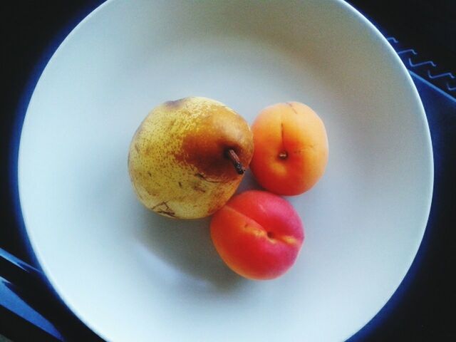 food and drink, food, healthy eating, fruit, freshness, indoors, close-up, still life, orange color, red, organic, no people, orange - fruit, ripe, tomato, bowl, apple - fruit, yellow, apple, table