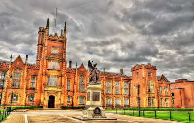 Statue of historic building against cloudy sky