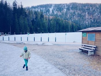 Walkimg around the frozen arber lake