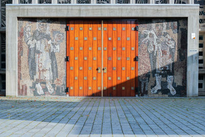 Graffiti on wall of building