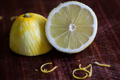 High angle close-up of lemon on wooden table