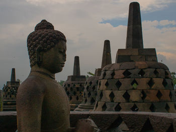 Statue of historic building against sky