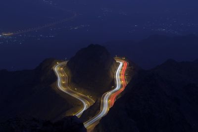 Jabal al-hada road, the picture is like a neck collar on the neck of a woman