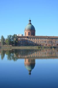 Reflection of government building in lake