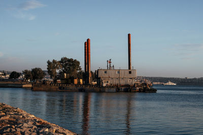 Pier established for sea cleaning works