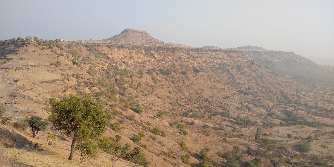 SCENIC VIEW OF MOUNTAIN RANGE AGAINST CLEAR SKY