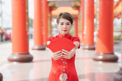 Portrait of a beautiful young woman standing outdoors