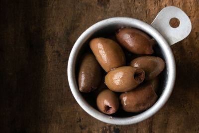 Close-up of apples in bowl