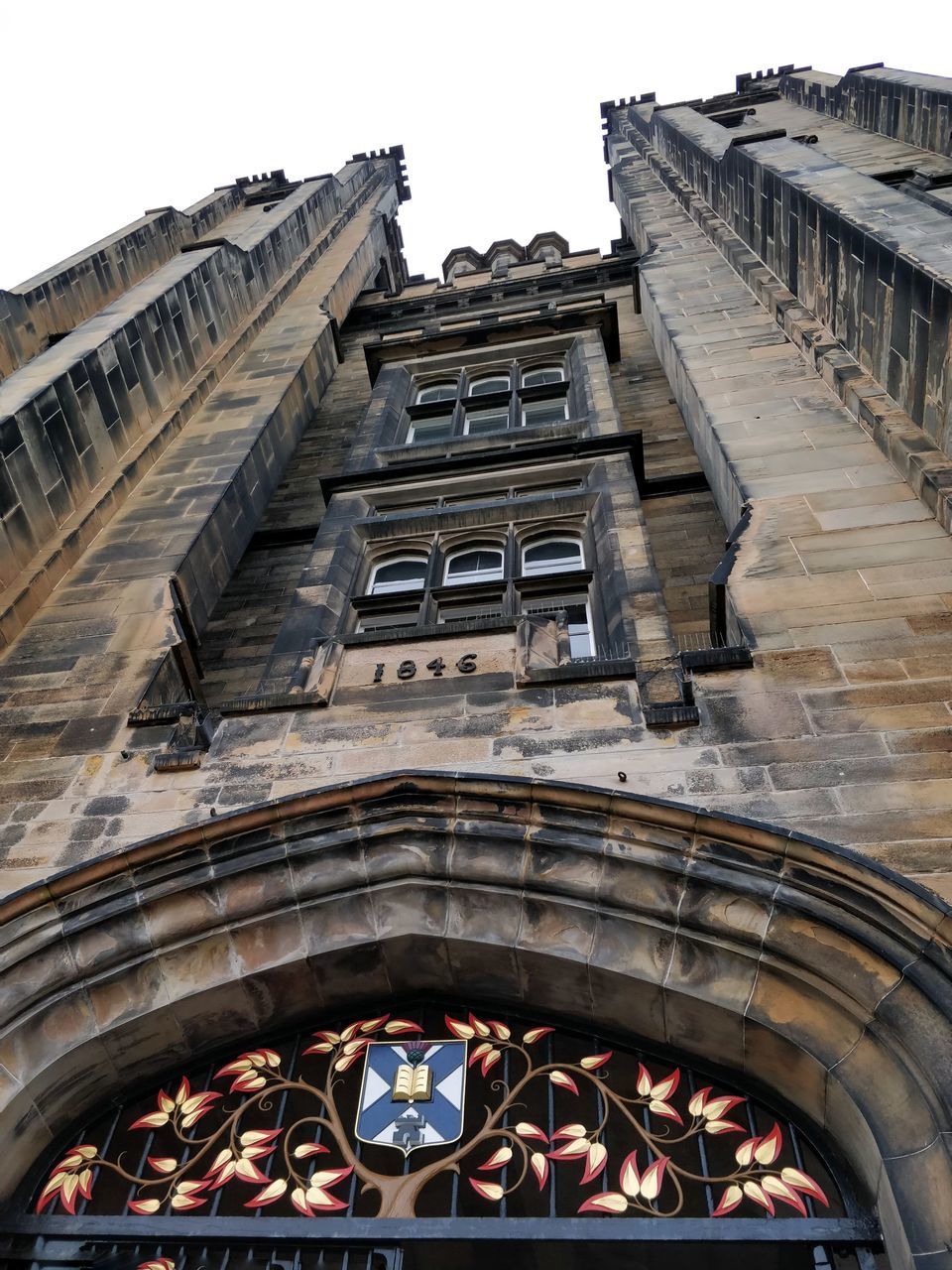 LOW ANGLE VIEW OF OLD BUILDING AGAINST SKY