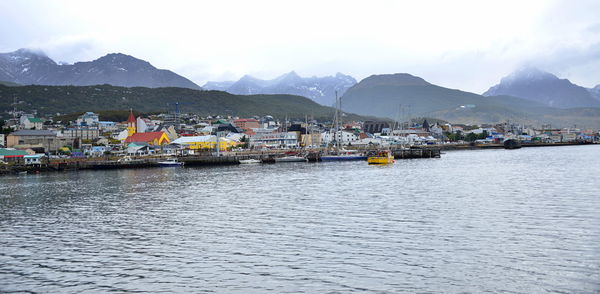 Ushuaia is an argentine town located at the southern end of the country in the tierra del fuego 