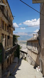 Dusty alley - gjirokastra. 