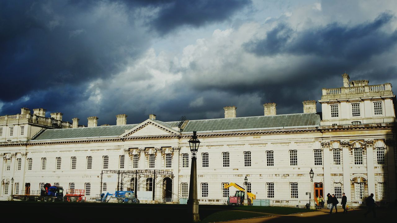 BUILDINGS IN CITY AGAINST CLOUDY SKY