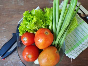 High angle view,vegetables in bowl on table