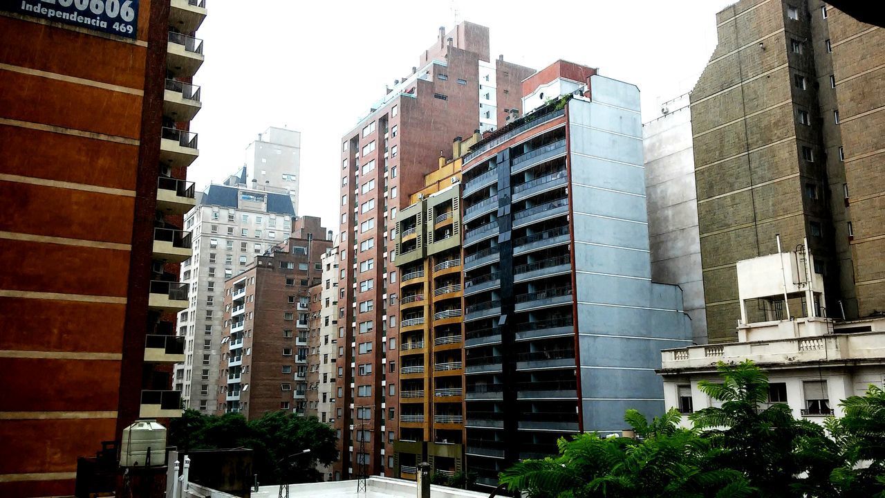 LOW ANGLE VIEW OF BUILDINGS AGAINST SKY