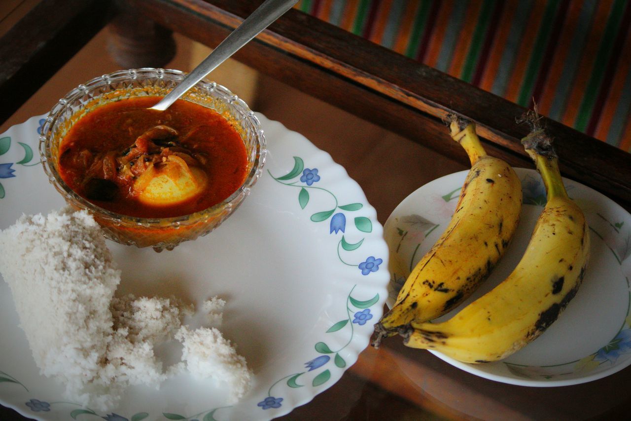 HIGH ANGLE VIEW OF BREAKFAST IN PLATE