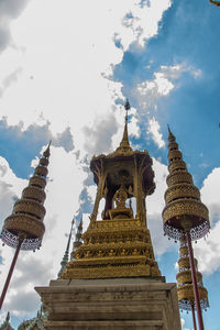 Statue of temple against sky