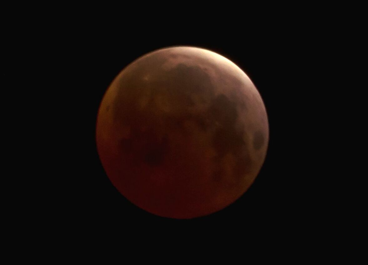 moon, astronomy, night, planetary moon, full moon, moon surface, beauty in nature, scenics, circle, tranquil scene, copy space, tranquility, space exploration, dark, discovery, majestic, nature, idyllic, sky, low angle view