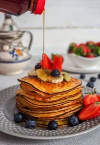 Pancake with fruit and honey