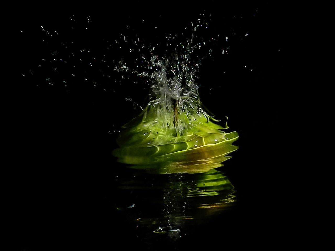 black background, splashing, studio shot, motion, water, food and drink, freshness, indoors, yellow, green, impact, darkness, no people, food, night, healthy eating, drop, refreshment, nature, wellbeing, reflection, light, drink, close-up, falling, macro photography, copy space, leaf