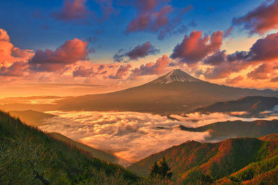 View of mt,fuji against sea of cloudy sky