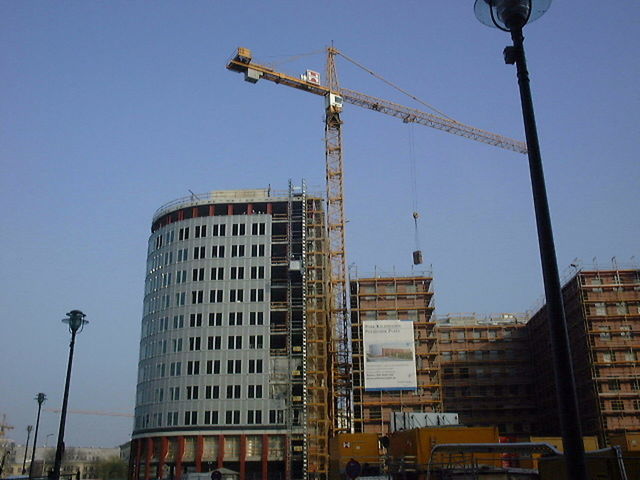 LOW ANGLE VIEW OF SKYSCRAPERS AGAINST SKY