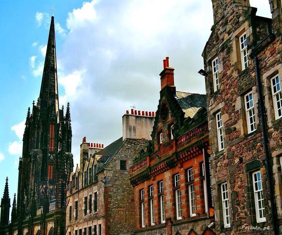 LOW ANGLE VIEW OF BUILDINGS AGAINST SKY