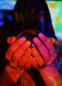 Close-up of hand holding leaf