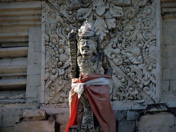 Statue of buddha against temple