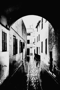 Narrow alley in alley