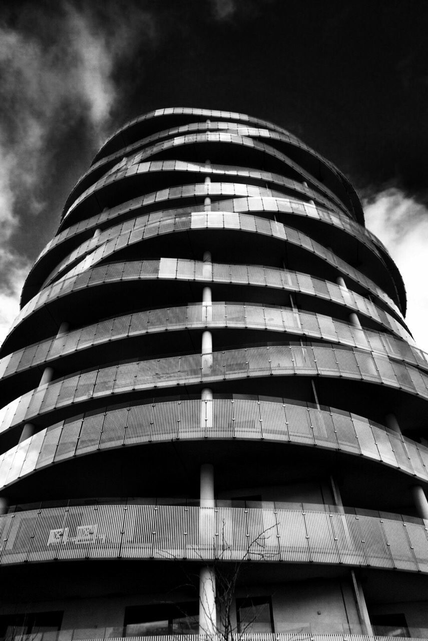 LOW ANGLE VIEW OF OFFICE BUILDING AGAINST SKY