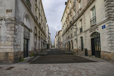 Narrow alley amidst buildings in city