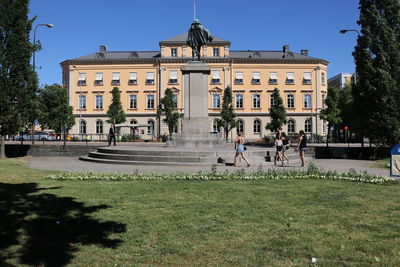 People outside government building in city