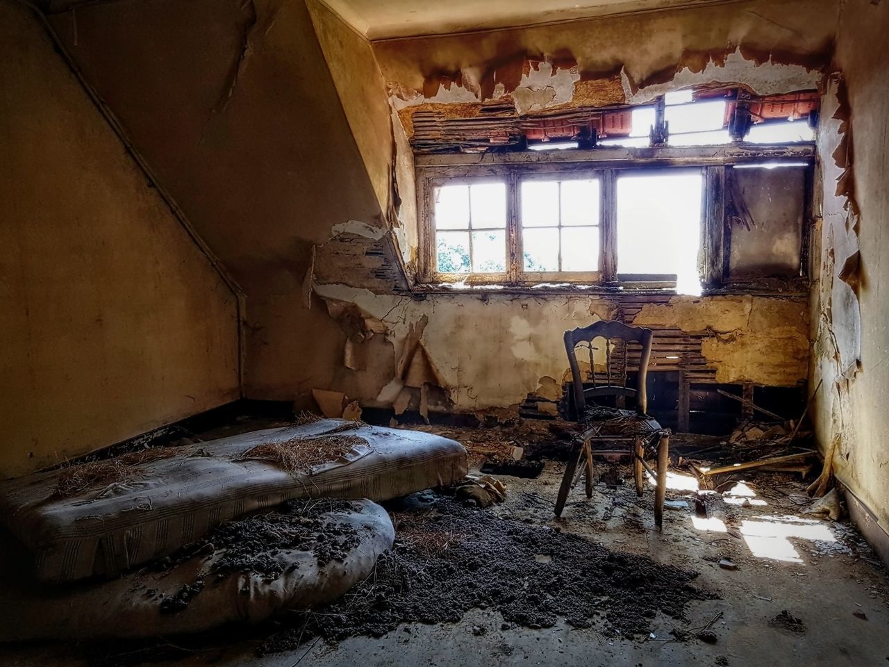 abandoned, indoors, window, obsolete, architecture, run-down, built structure, no people, damaged, building, old, decline, deterioration, house, bad condition, day, destruction, messy, ruined, home interior, dirty, ceiling