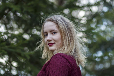 Side view portrait of young woman 