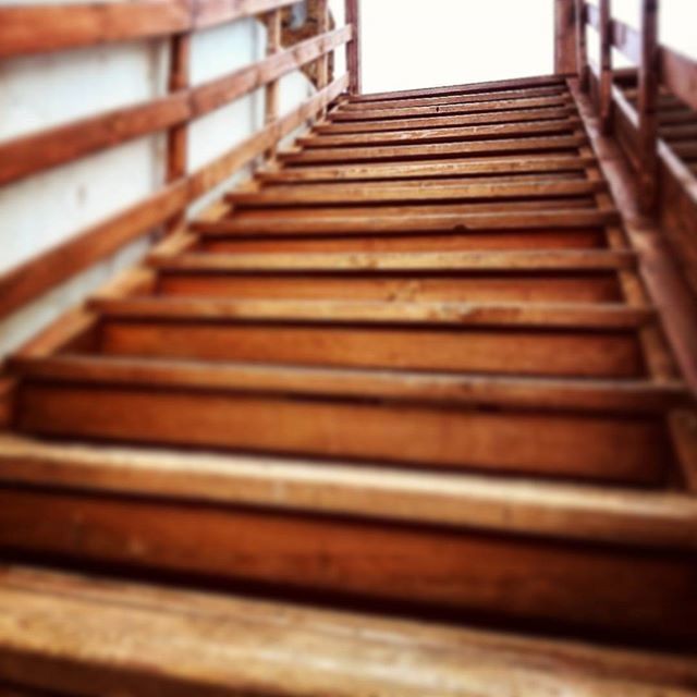 wood - material, wooden, steps, built structure, railing, pattern, architecture, close-up, staircase, steps and staircases, low angle view, wood, selective focus, plank, building exterior, in a row, no people, day, outdoors, diminishing perspective