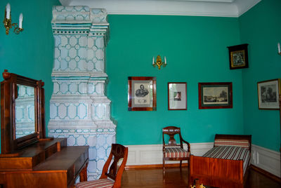 Empty chairs and tables against wall at home
