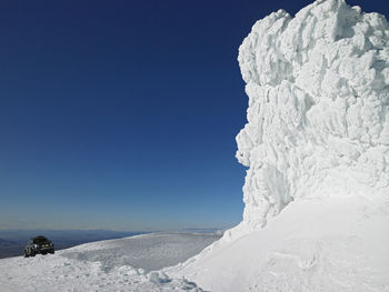 Suv on top of the glacier and volcano eyjafjallajökull