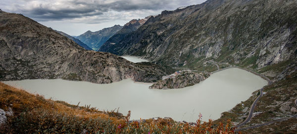 Panoramic view of lake and mountains against sky