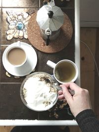 Close-up of hand holding coffee cup