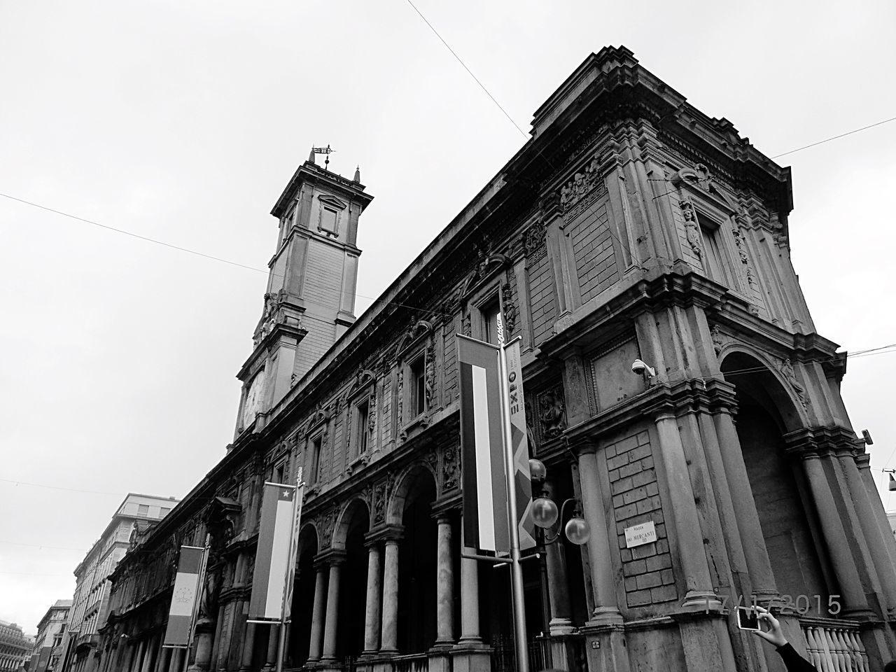 LOW ANGLE VIEW OF BUILDINGS AGAINST SKY