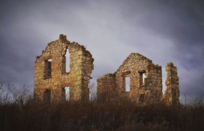 Old ruin building against sky