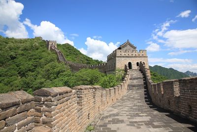 Great wall of china against cloudy sky