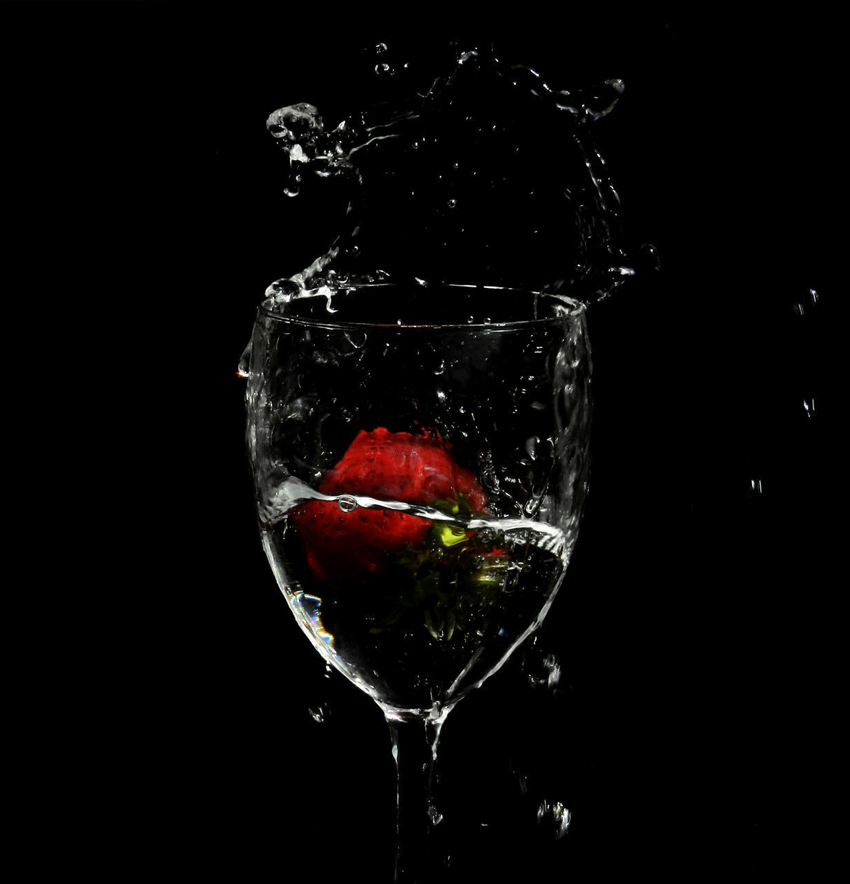 CLOSE-UP OF GLASS OF WATER AGAINST BLACK BACKGROUND