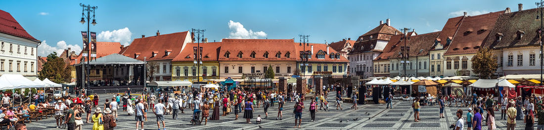 Sibiu, romania - 25 august 2019. view of the big square during the anual medieval festival 2019