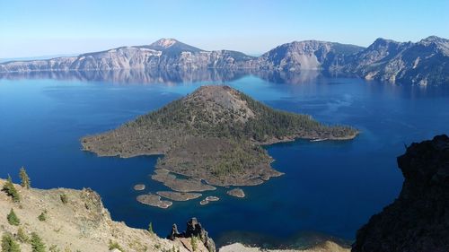 Panoramic view of lake and mountains against sky