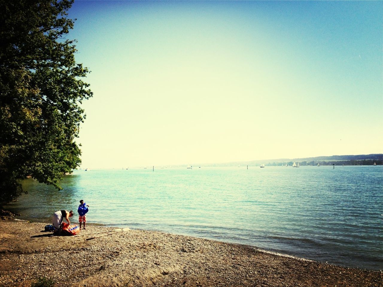 water, clear sky, lifestyles, leisure activity, beach, sea, tranquility, copy space, tranquil scene, scenics, shore, beauty in nature, men, nature, horizon over water, vacations, blue, person