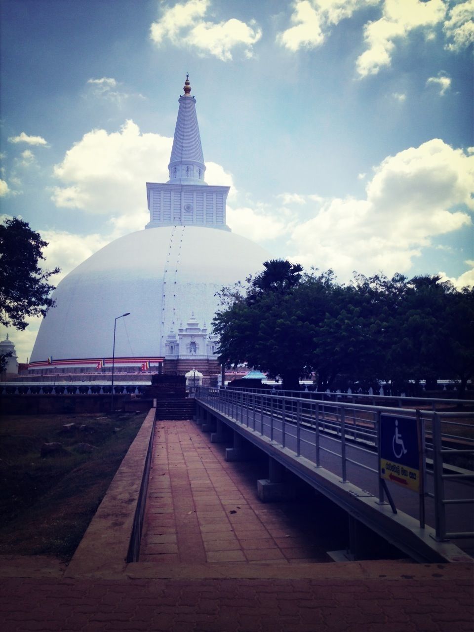 Ruwanvelisaya Temple