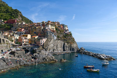 Panoramic view of the bay of manarola in the five lands national park, italy.
