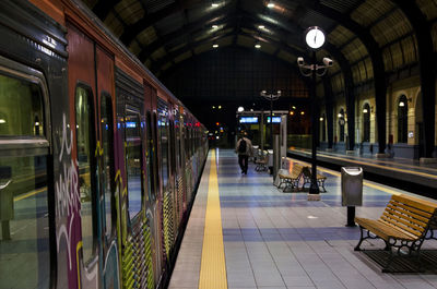 Subway station platform